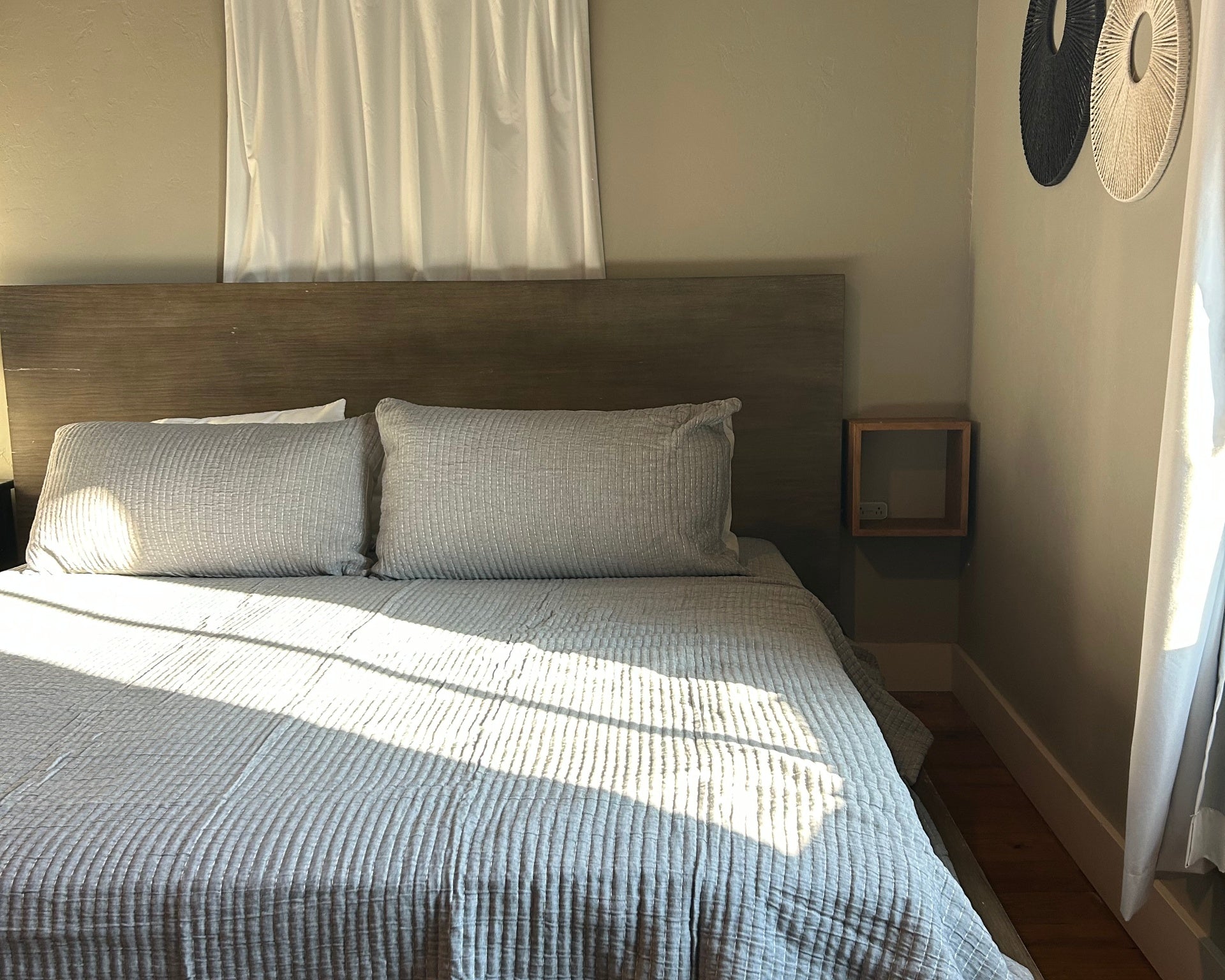 Carlton Landing Non-toxic vacation home bedroom organic mattress