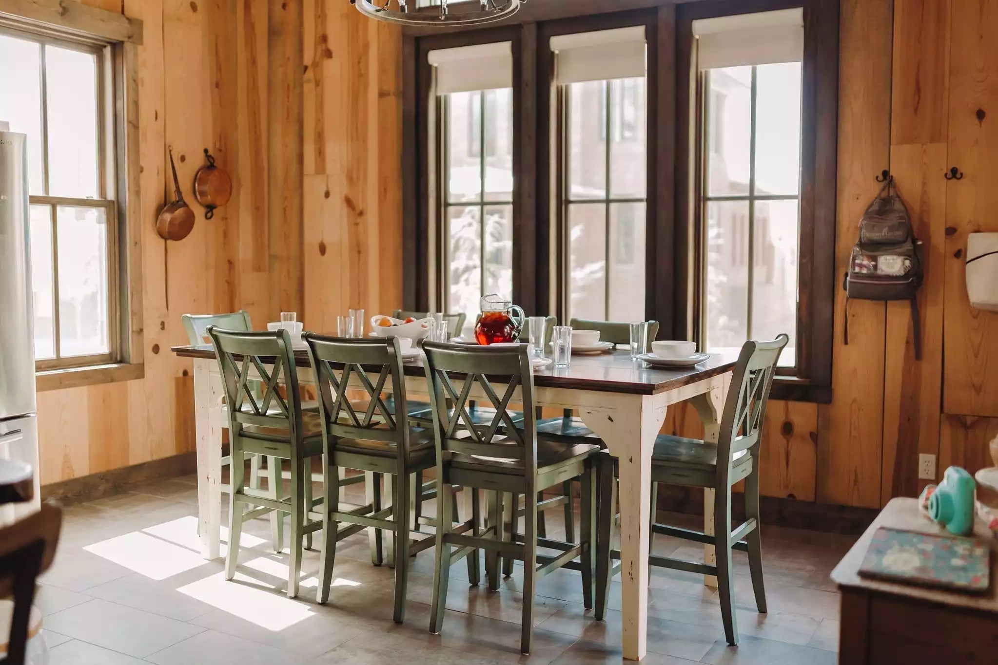 Carlton Landing Non-toxic vacation home dining