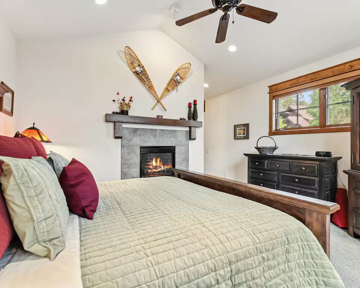 Non-toxic Breckenridge vacation home primary bedroom