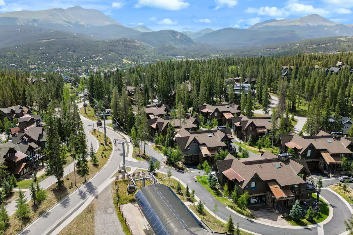 Non-toxic Breckenridge vacation home gondola shock hill estate