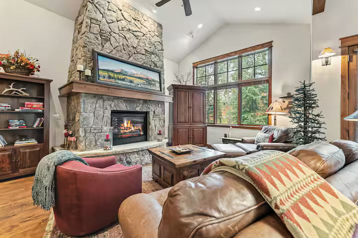Non-toxic Breckenridge vacation home cozy fireplace