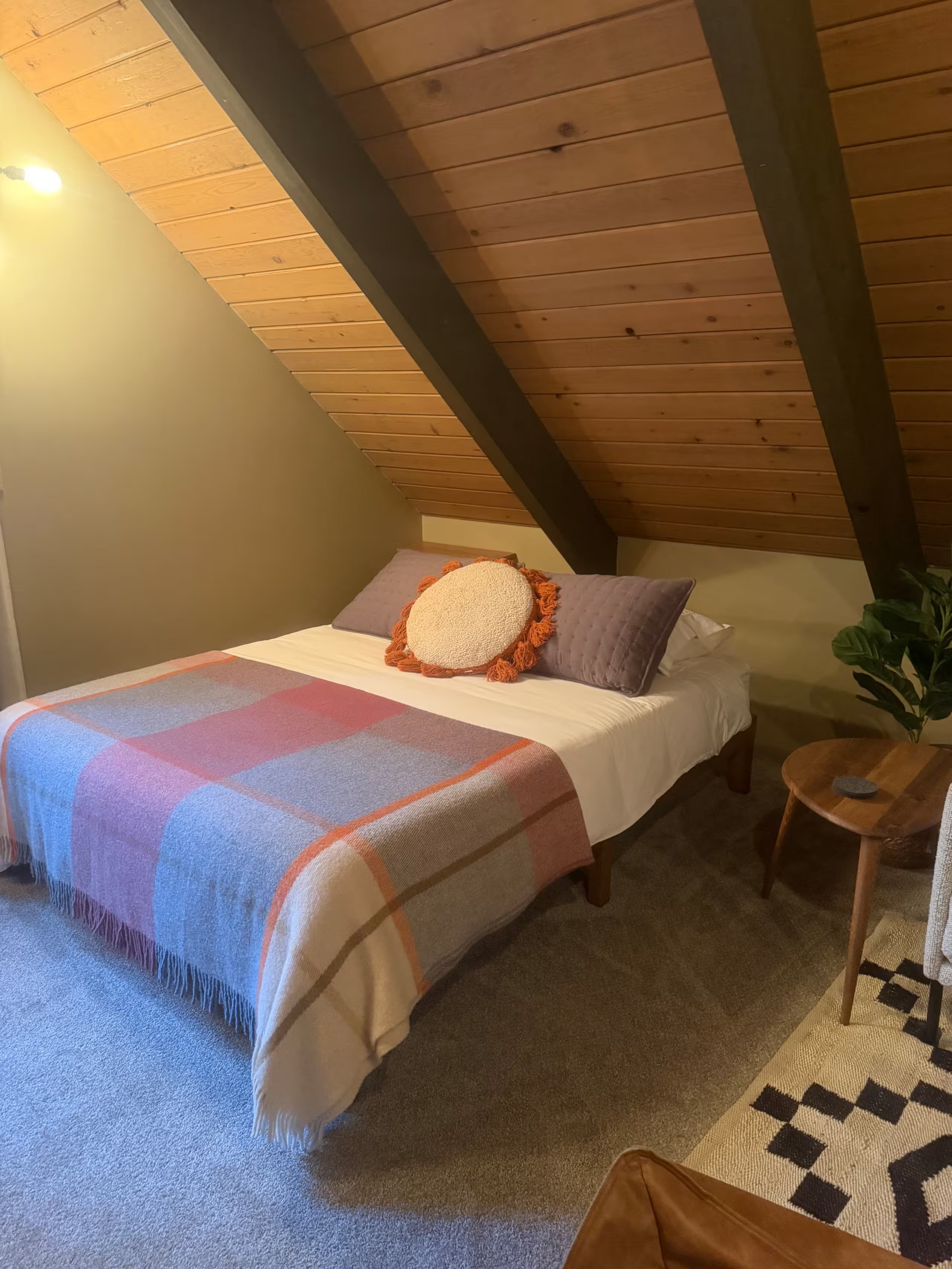 Non-toxic vacation rental washington queen bed