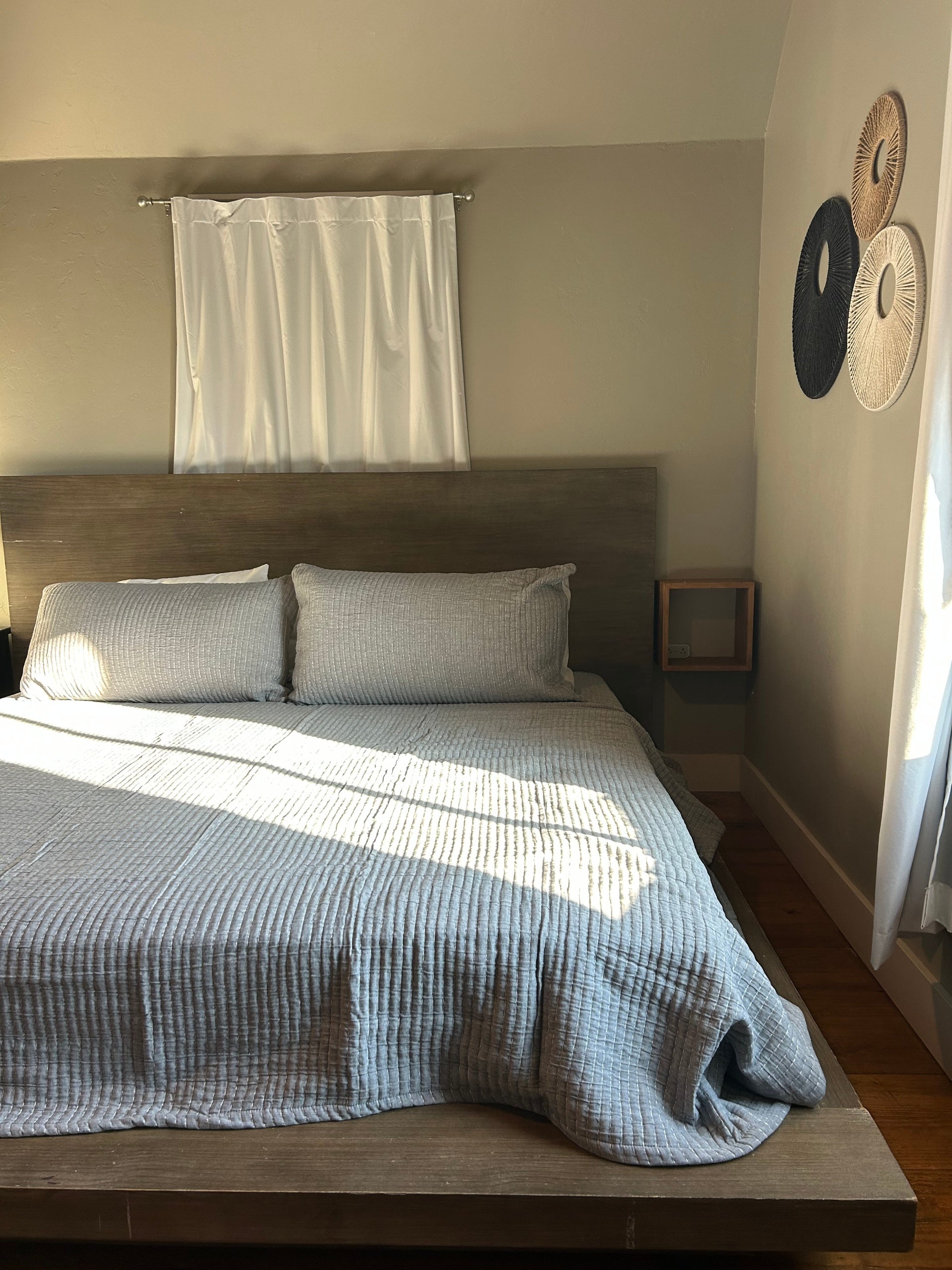Carlton Landing Non-toxic vacation home bedroom organic mattress
