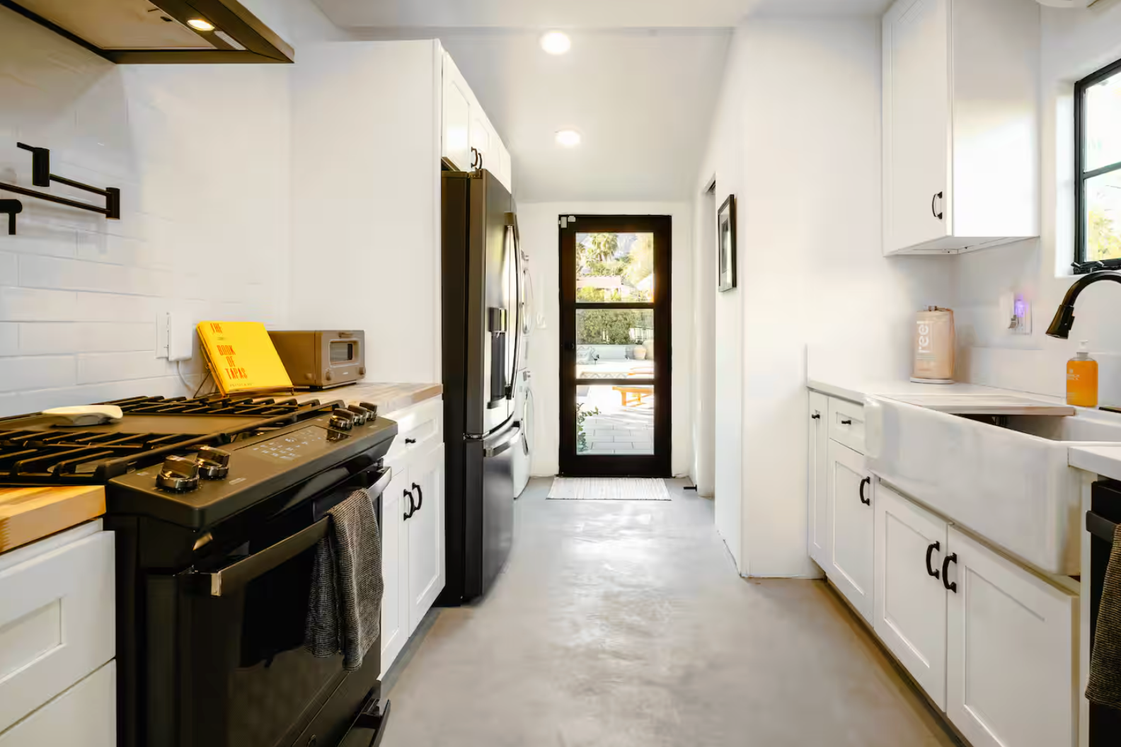 Non-toxic vacation rental palm springs kitchen