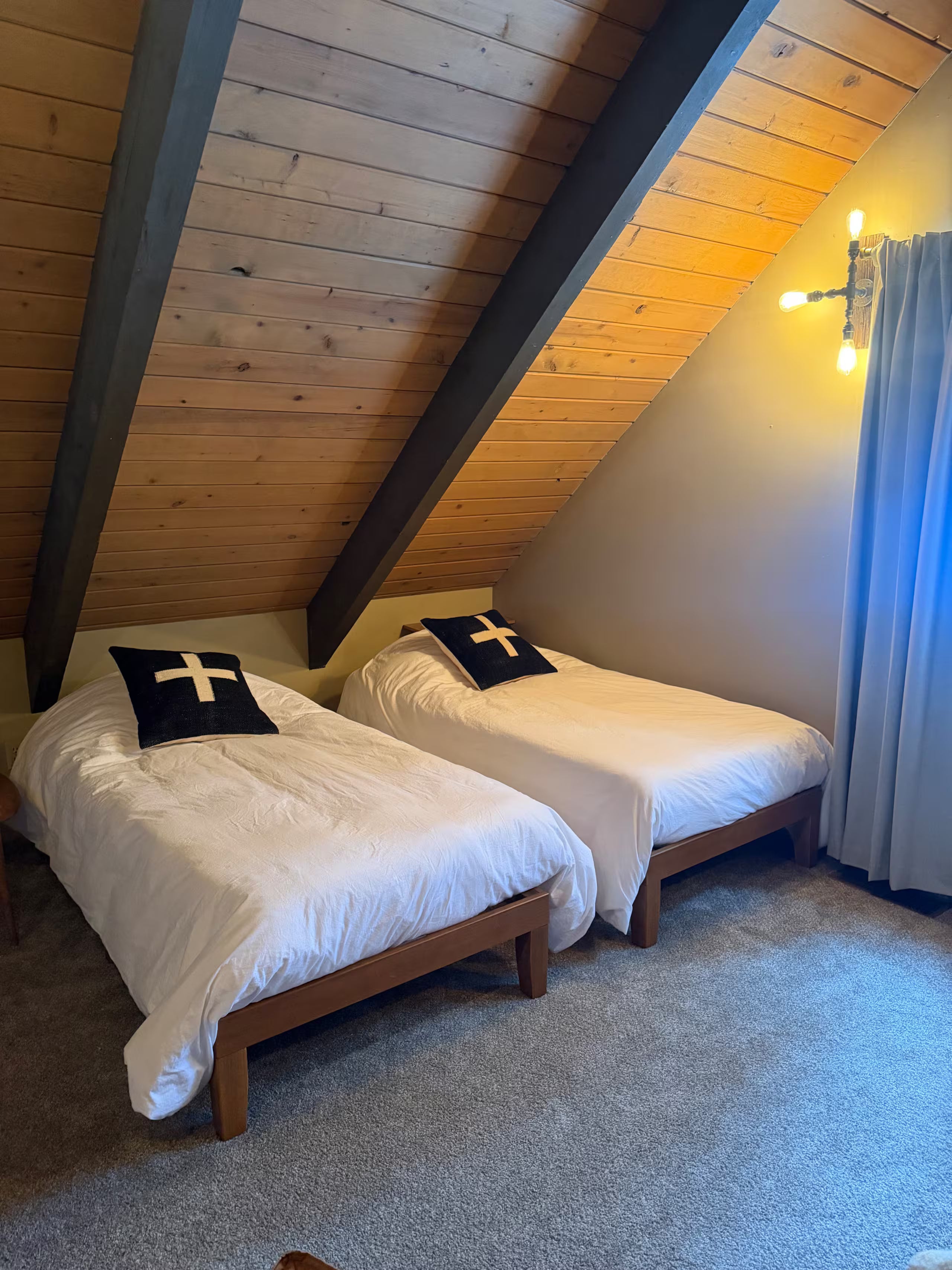 Non-toxic vacation rental washington twin beds