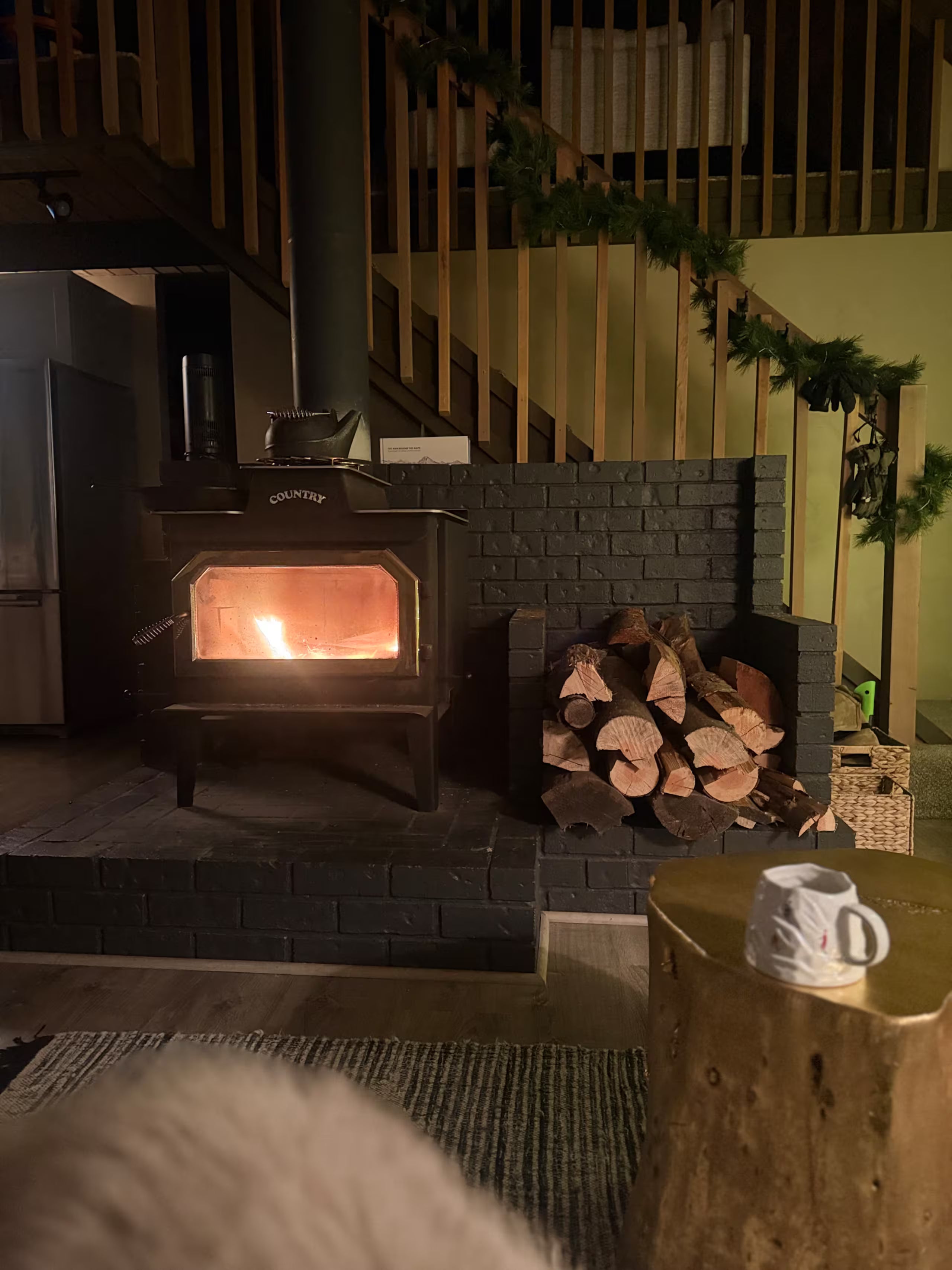 Non-toxic vacation rental washington wood-burning fireplace